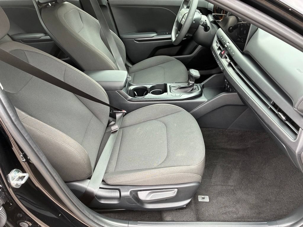 Used 2026 Black Kia LXS image 33