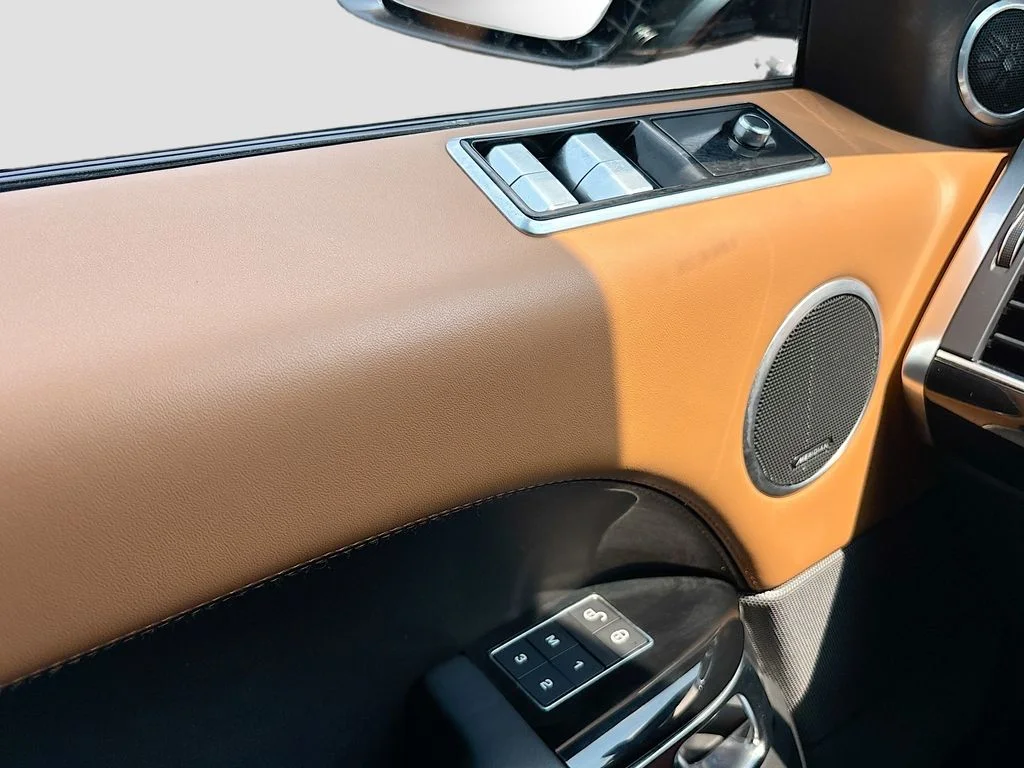 Used 2020 Narvik Black Land Rover Autobiography image 18