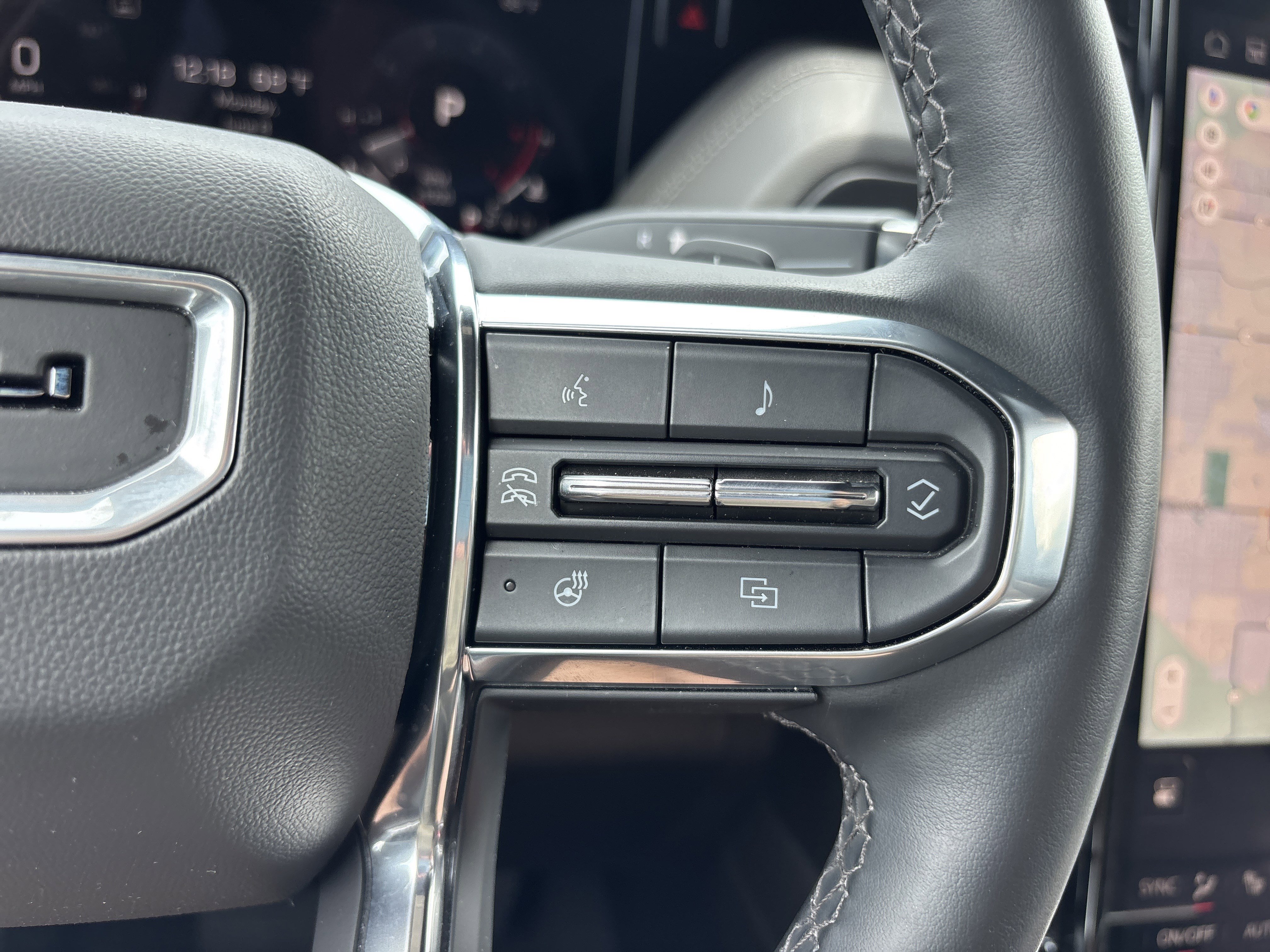 Used 2025 Volcanic Red Tintcoat GMC Denali 4WD image 33