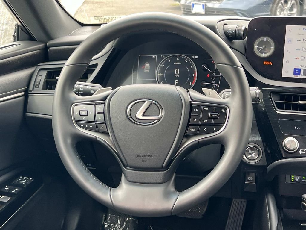 Used 2023 White Lexus 350 image 8