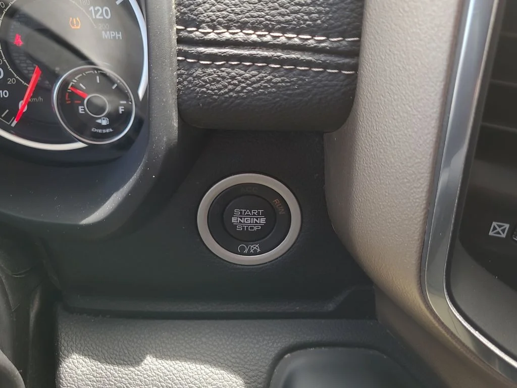 Used 2024 White Ram Laramie image 27