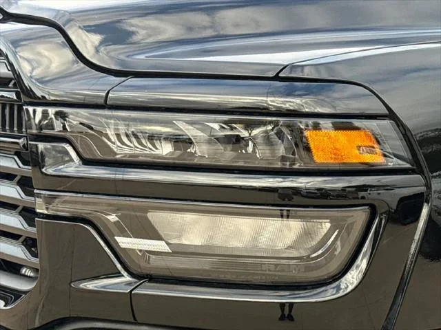 New 2027 Diamond Black Crystal Pearl-Coat Exterior Paint RAM LONE STAR image 4