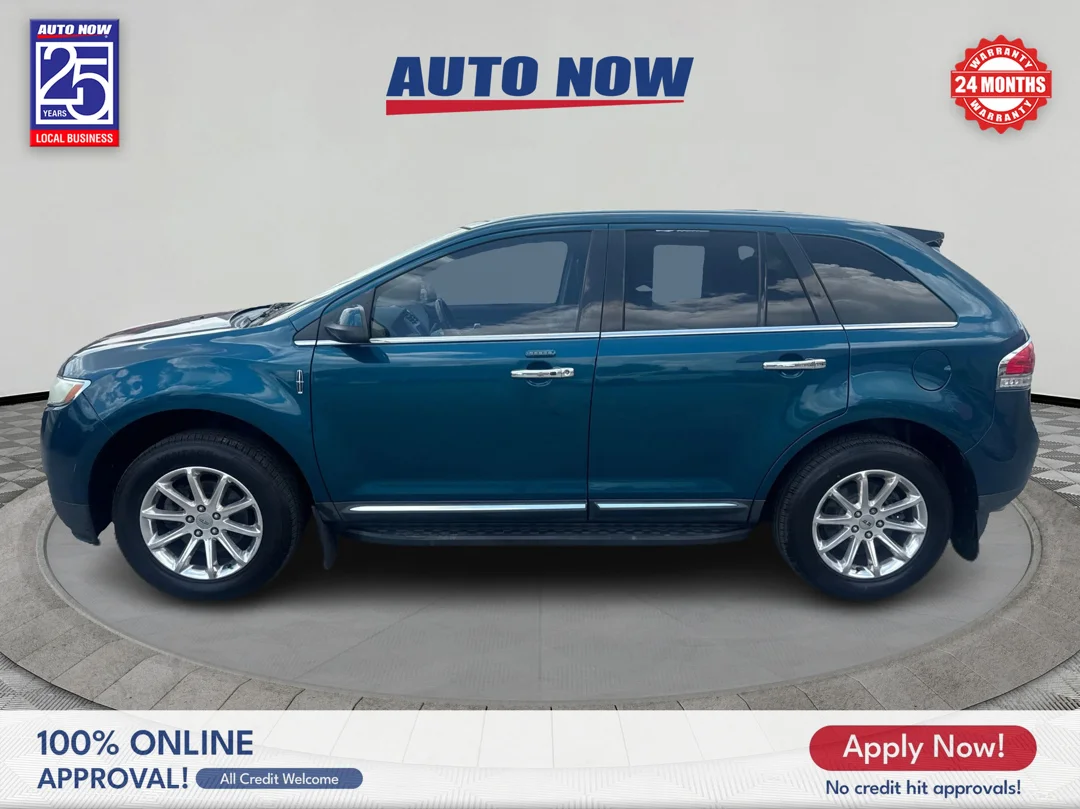 Used 2011 Dark Green Lincoln base image 3