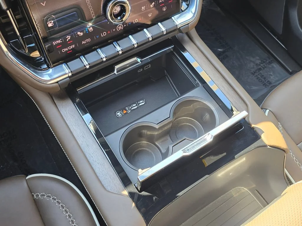 2026 GMC Yukon Denali Ultimate - Photo 17