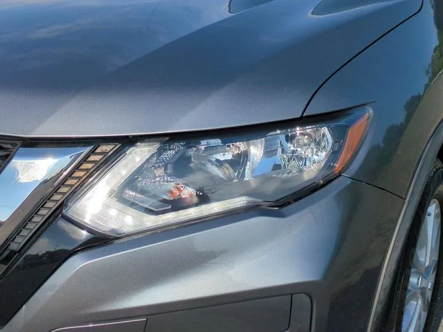 Used 2018 Gray Nissan SV image 9