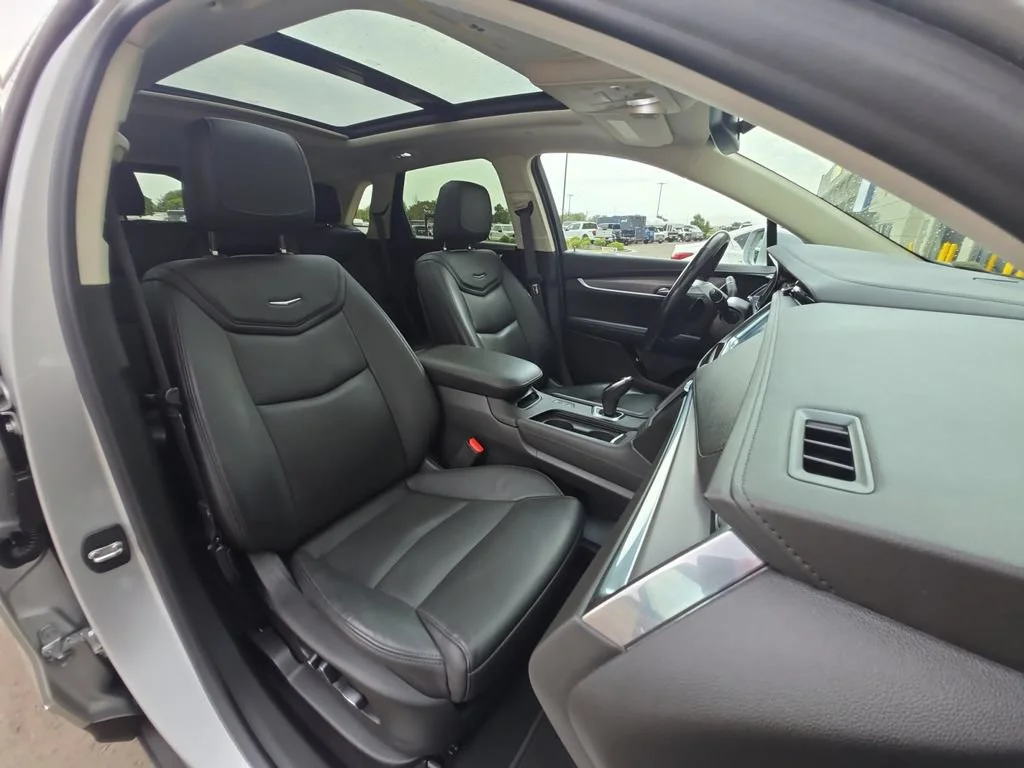 Used 2019 RADIANT SILVER METALLIC Cadillac Luxury AWD image 36