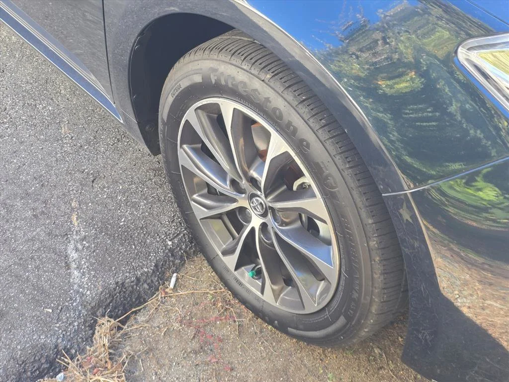 Used 2018 Gray Toyota XLE image 19