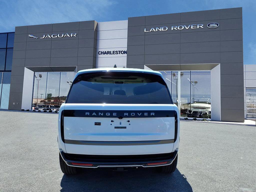 Certified Used 2025 Ostuni Pearl White Premium Metallic Land Rover SE image 4