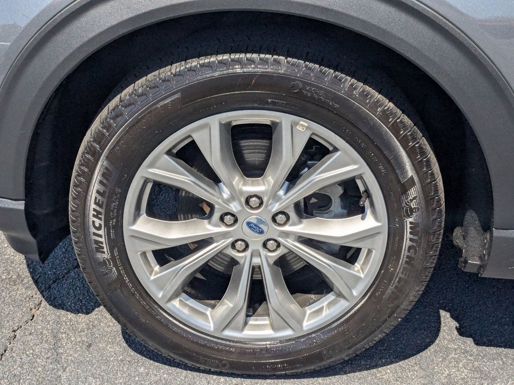 Used 2023  Ford Limited image 10