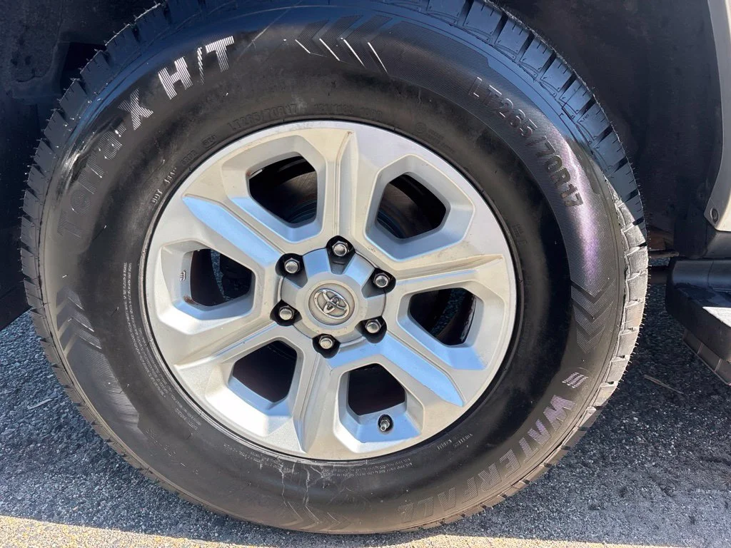Used 2016 Silver Toyota SR5 image 29