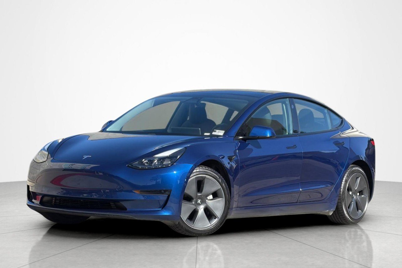 Used 2021  Tesla Standard Range Plus image 1