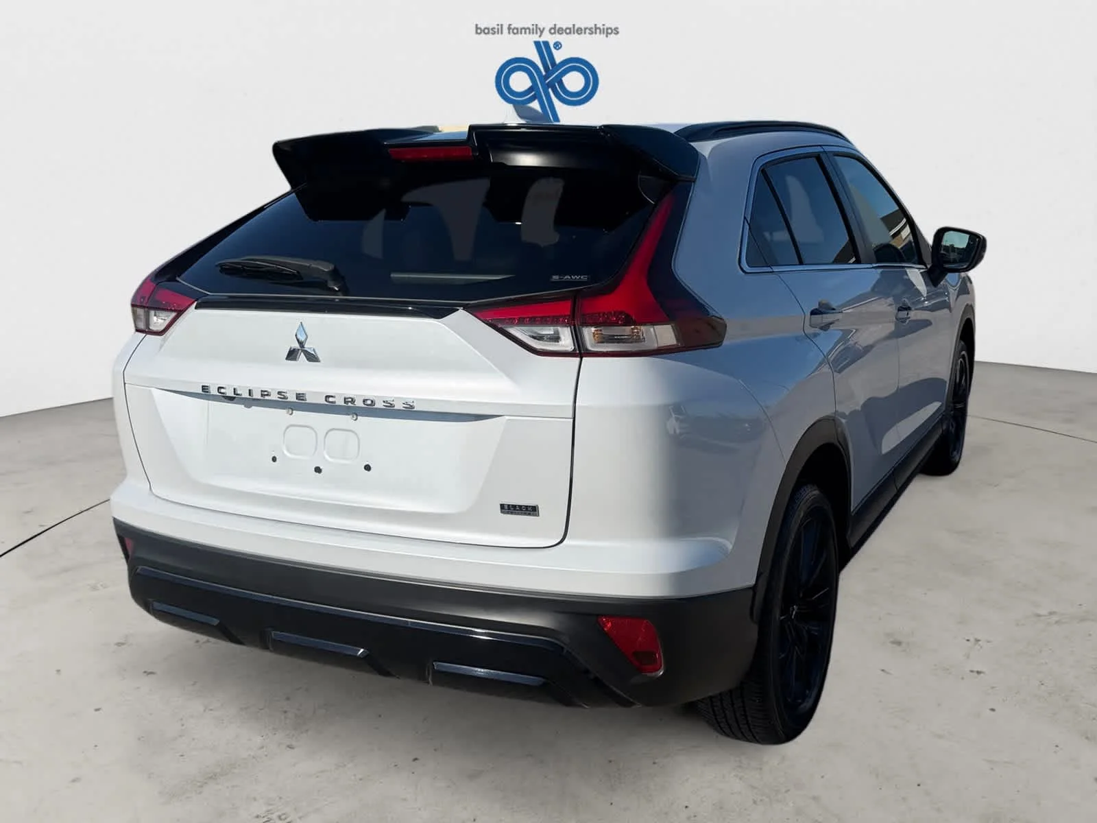 Used 2025 White Diamond Mitsubishi Black Edition image 6