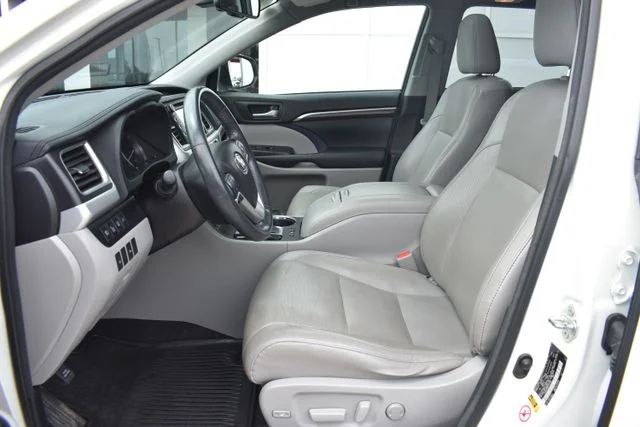 Used 2015 White Toyota Limited image 13