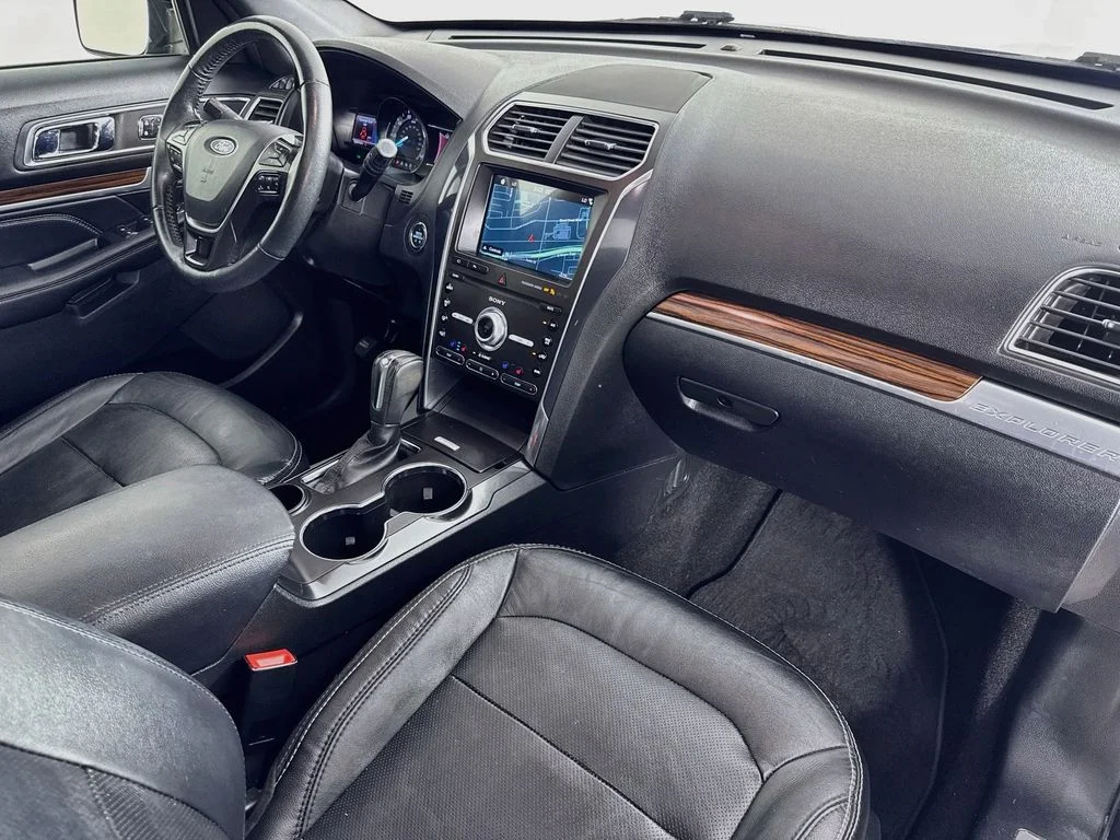 Used 2019 Black Metallic Ford Limited image 40