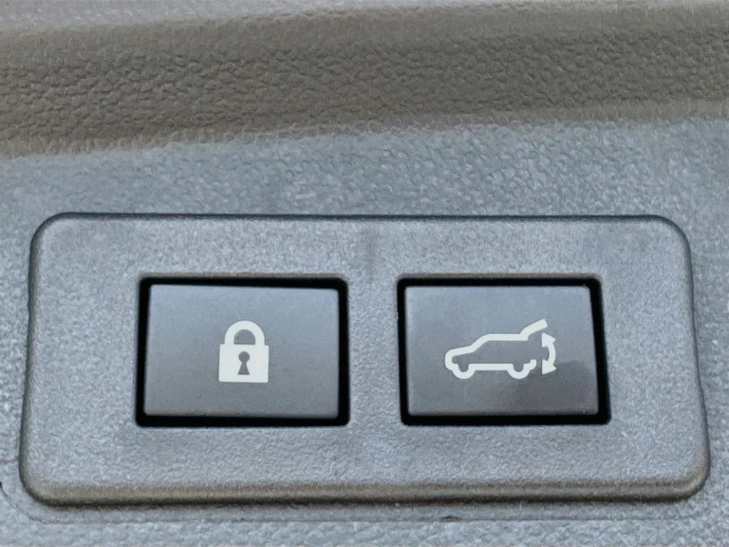 Certified Used 2025 Gray Subaru Premium image 33