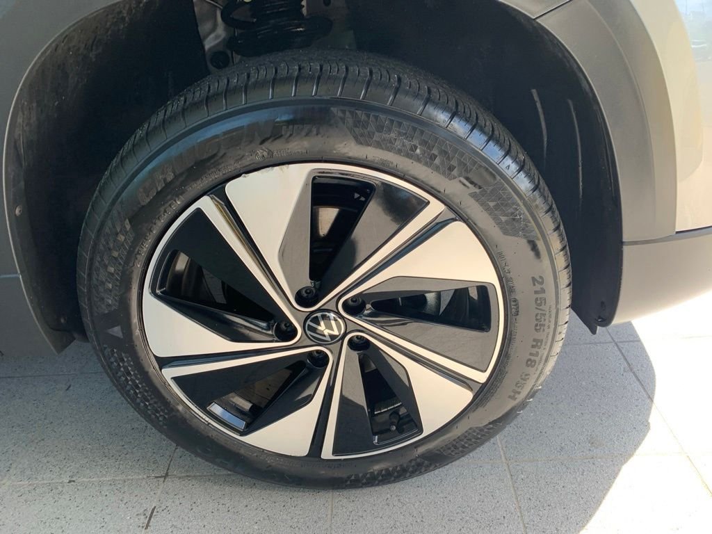 2025 Volkswagen Taos SE - Photo 18