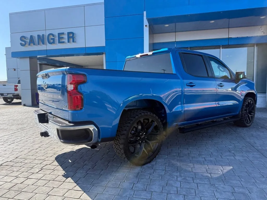 Used 2022 Glacier Blue Metallic Chevrolet LT image 9