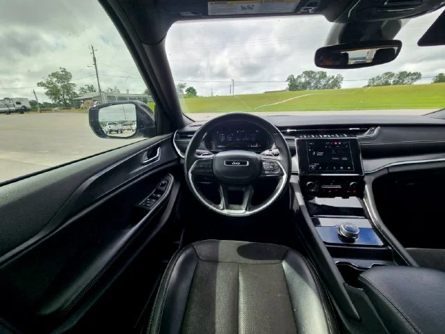 Used 2024 White Jeep Altitude image 13