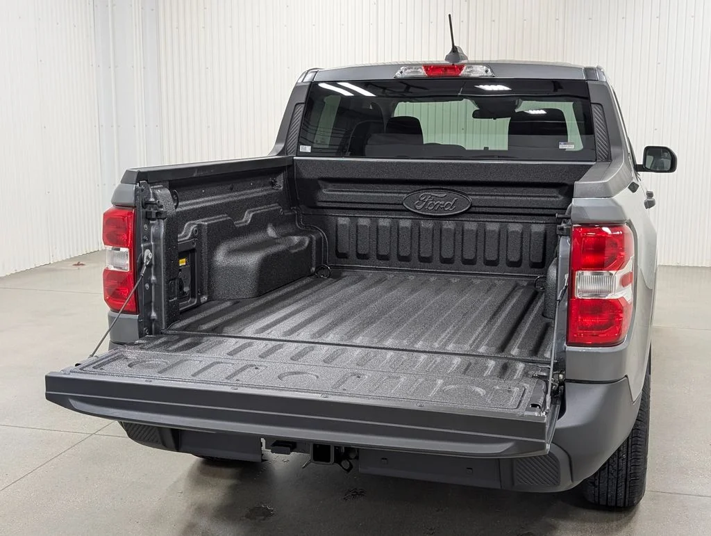 New 2026 Carbonized Gray Metallic Ford XLT image 7