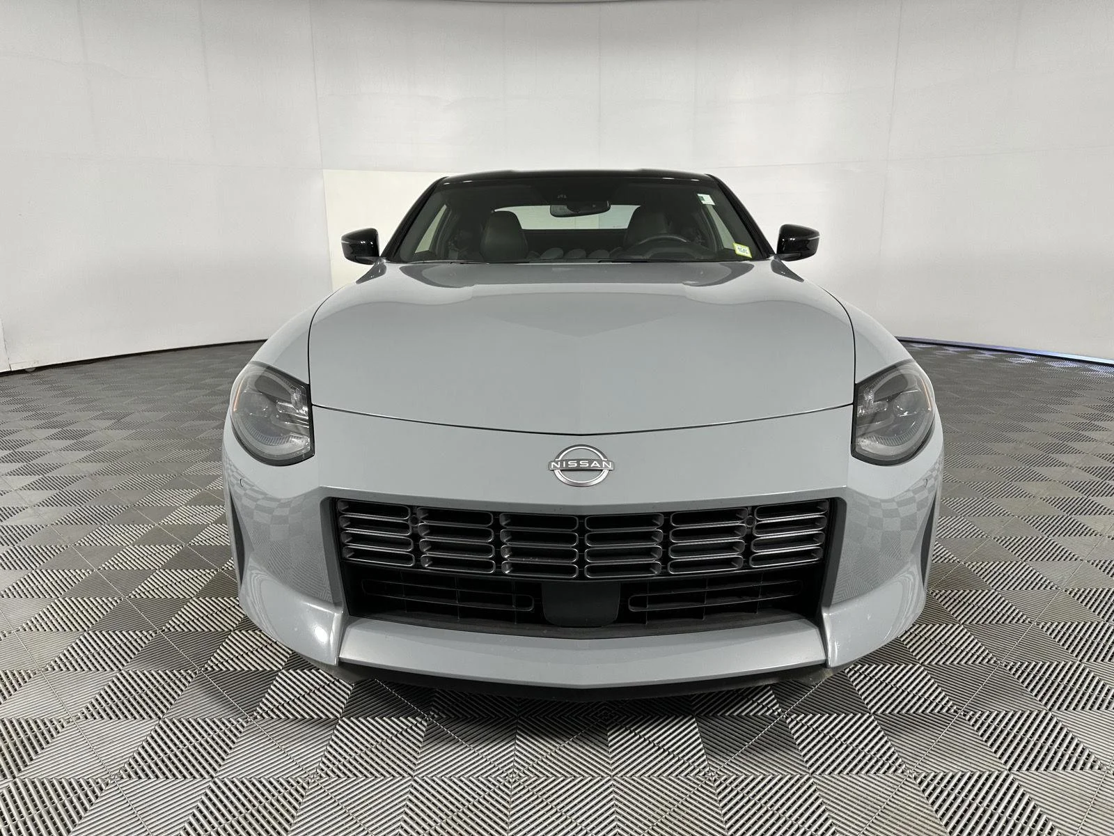 Used 2024 Boulder Gray/Super Black Nissan Performance image 2