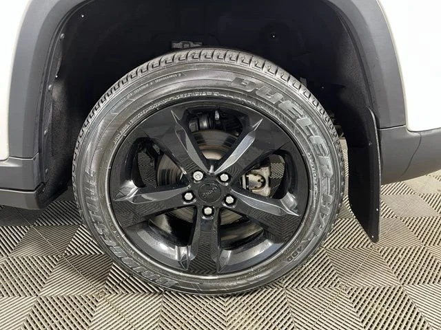 Used 2023 White Jeep Altitude X image 10
