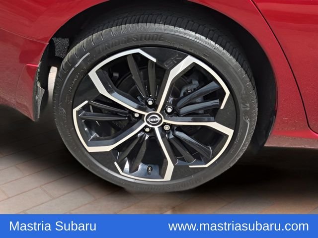 Used 2024 Scarlet Nissan 2.5 SR image 4