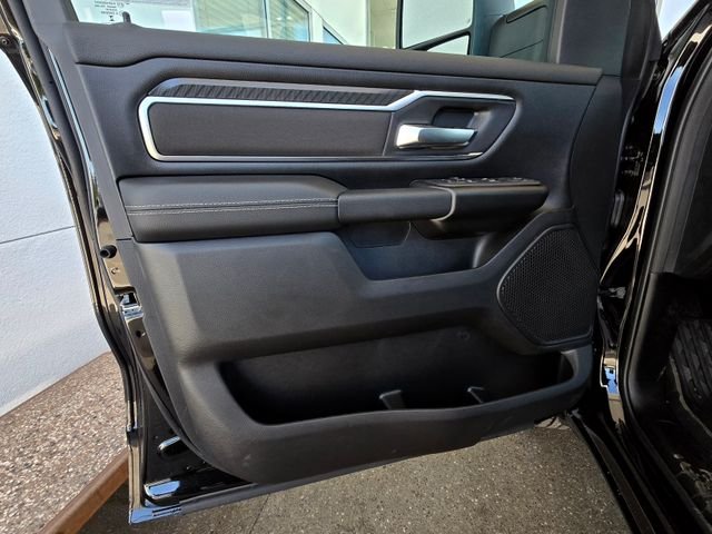 New 2026 Diamond Black Crystal Pearl-Coat Exterior Paint RAM Big Horn/Lone Star image 18
