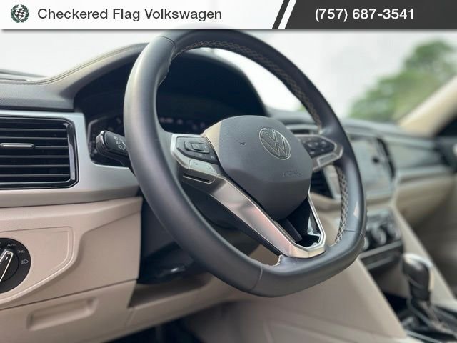 Used 2023 Pure White Volkswagen 3.6L V6 SE w/Technology image 17