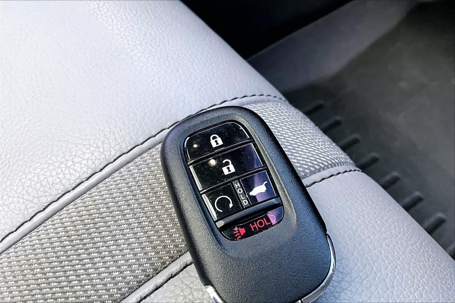 Used 2023 Platinum White Pearl Honda Touring image 15