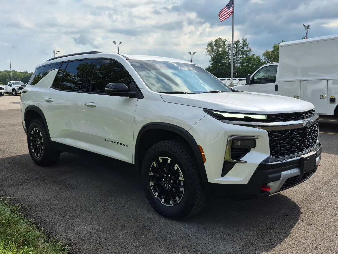 Used 2025 Iridescent Pearl Tricoat Chevrolet Z71 image 3