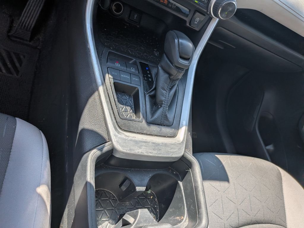 Used 2021 Silver Toyota XLE image 21