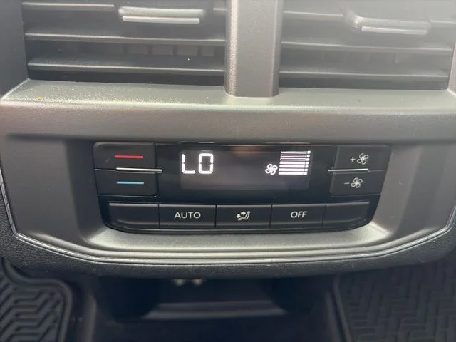 Used 2018  Volkswagen SEL image 21