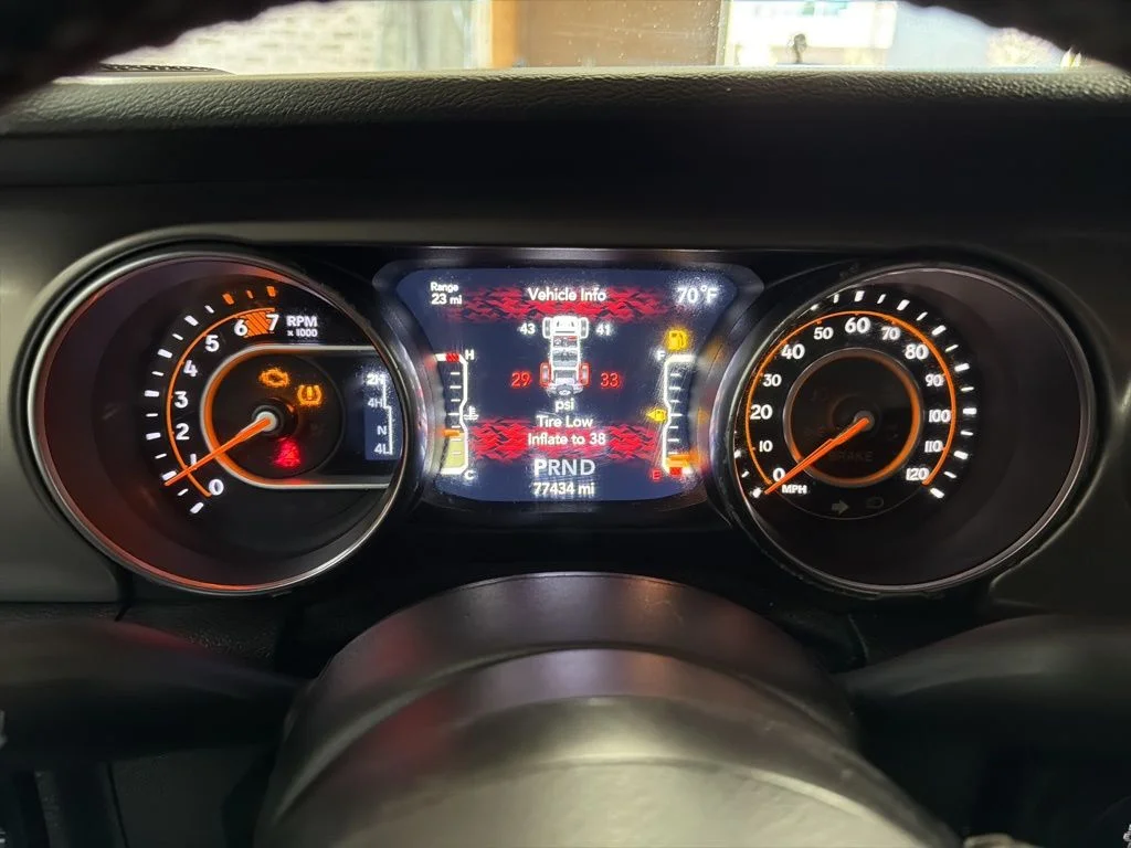 Used 2021 Silver Jeep Unlimited Sport image 24