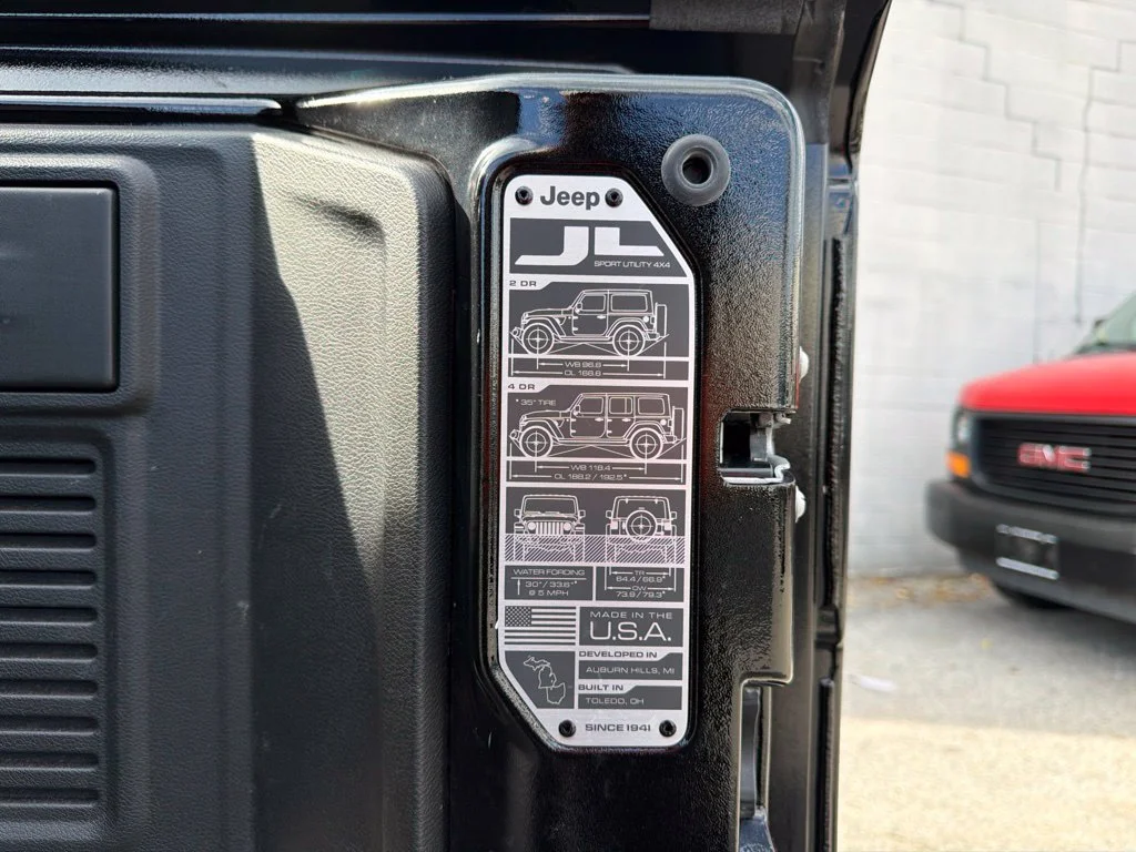 Used 2022 Black Jeep Unlimited Sahara image 10