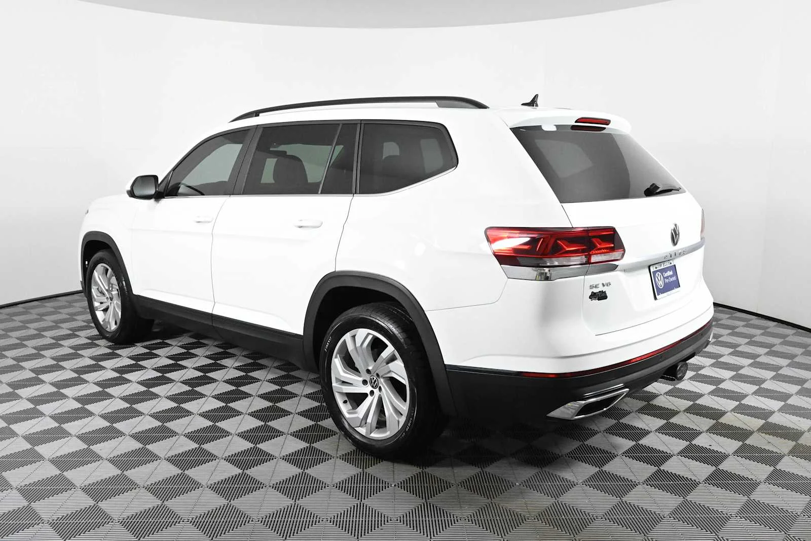 Certified Used 2023 Pure White Volkswagen 3.6L V6 SE w/Technology image 5