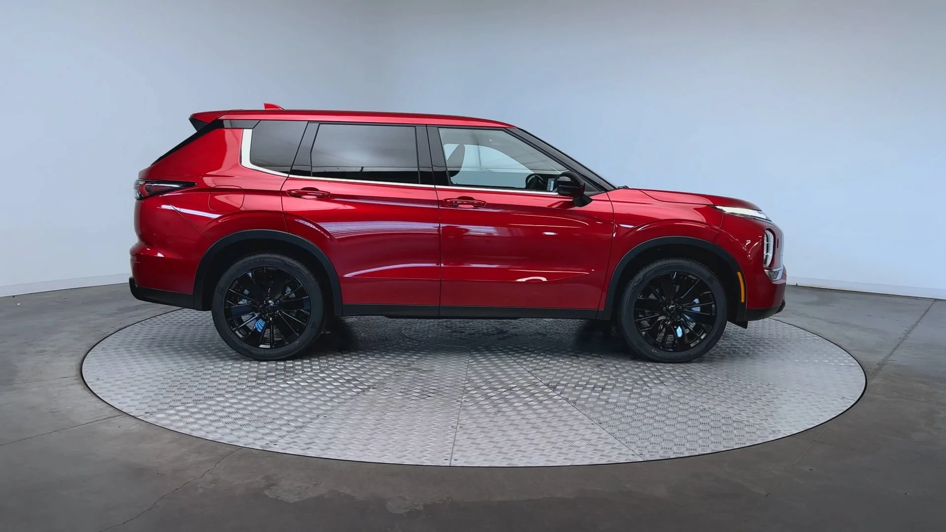 New 2026 Red Diamond Mitsubishi LE image 9