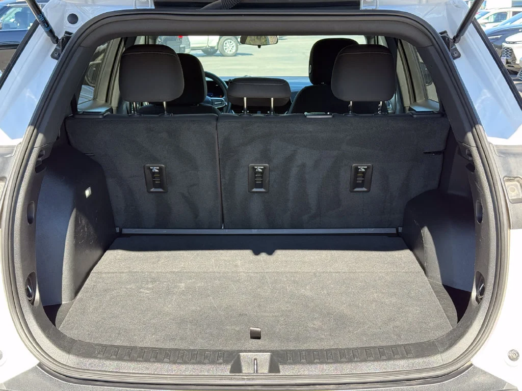 Used 2026 Summit White Chevrolet LT image 12