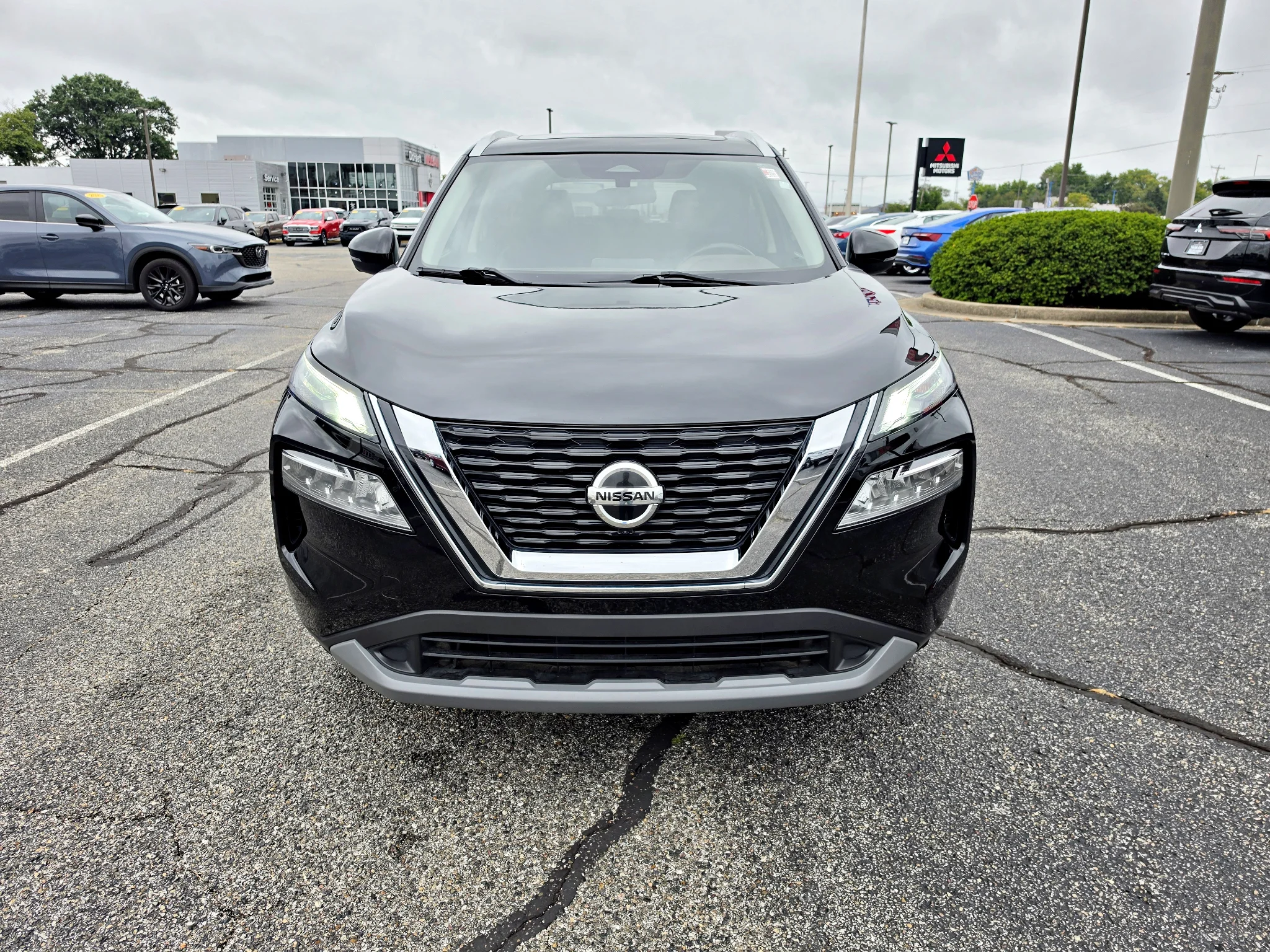 Used 2021 Super Black Nissan SV image 2
