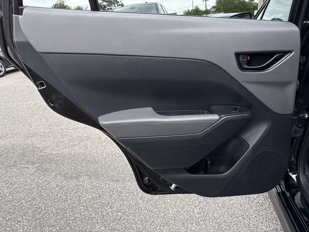 Used 2024 Black Subaru Base image 12