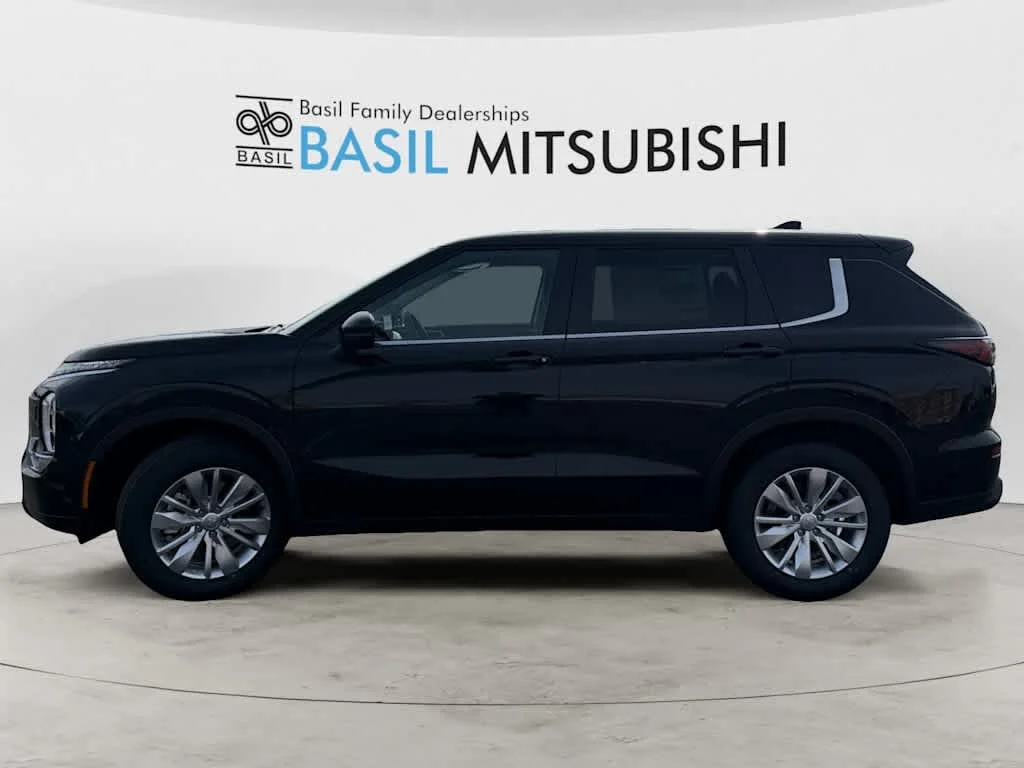 New 2026 Labrador Black Pearl Mitsubishi ES image 8
