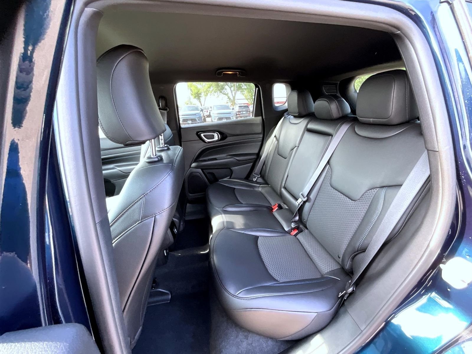 New 2026 Fathom Blue Pearl-Coat Exterior Paint Jeep Latitude image 12