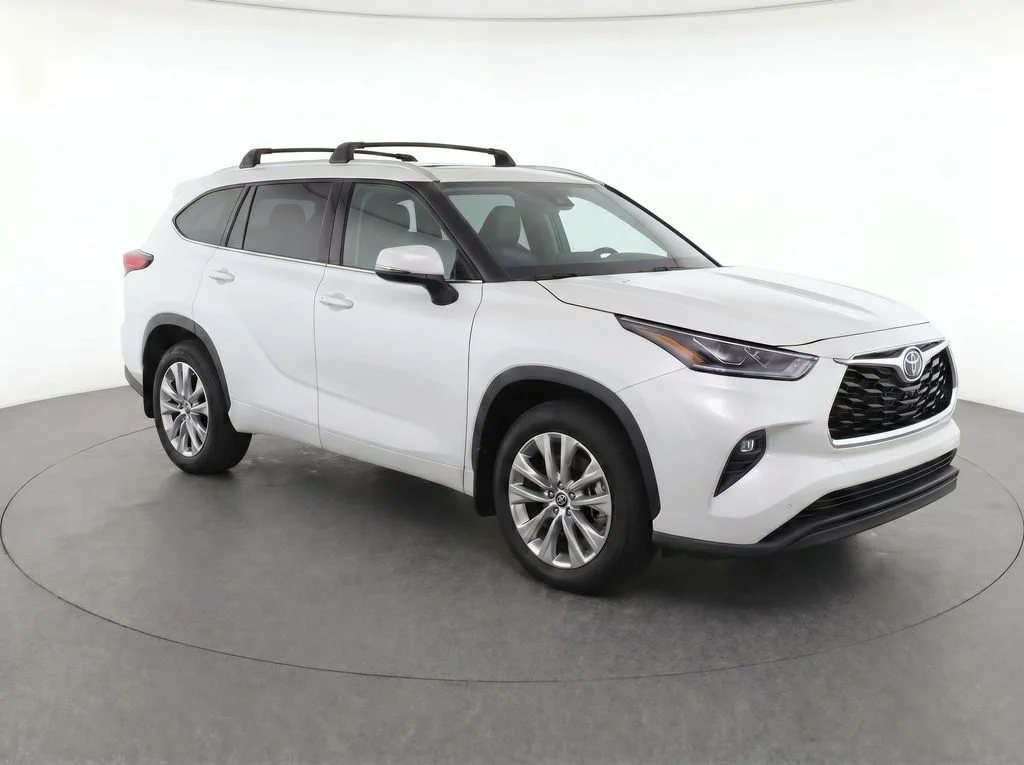 Used 2023 Off-white Toyota Limited image 2