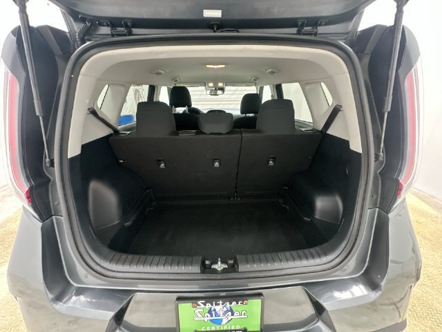 Used 2024  Kia S image 21