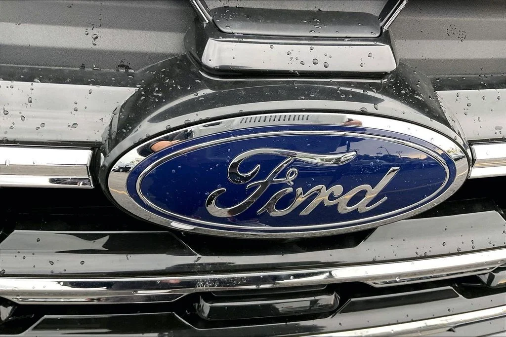 New 2026 Carbonized Gray Metallic Ford Active image 33