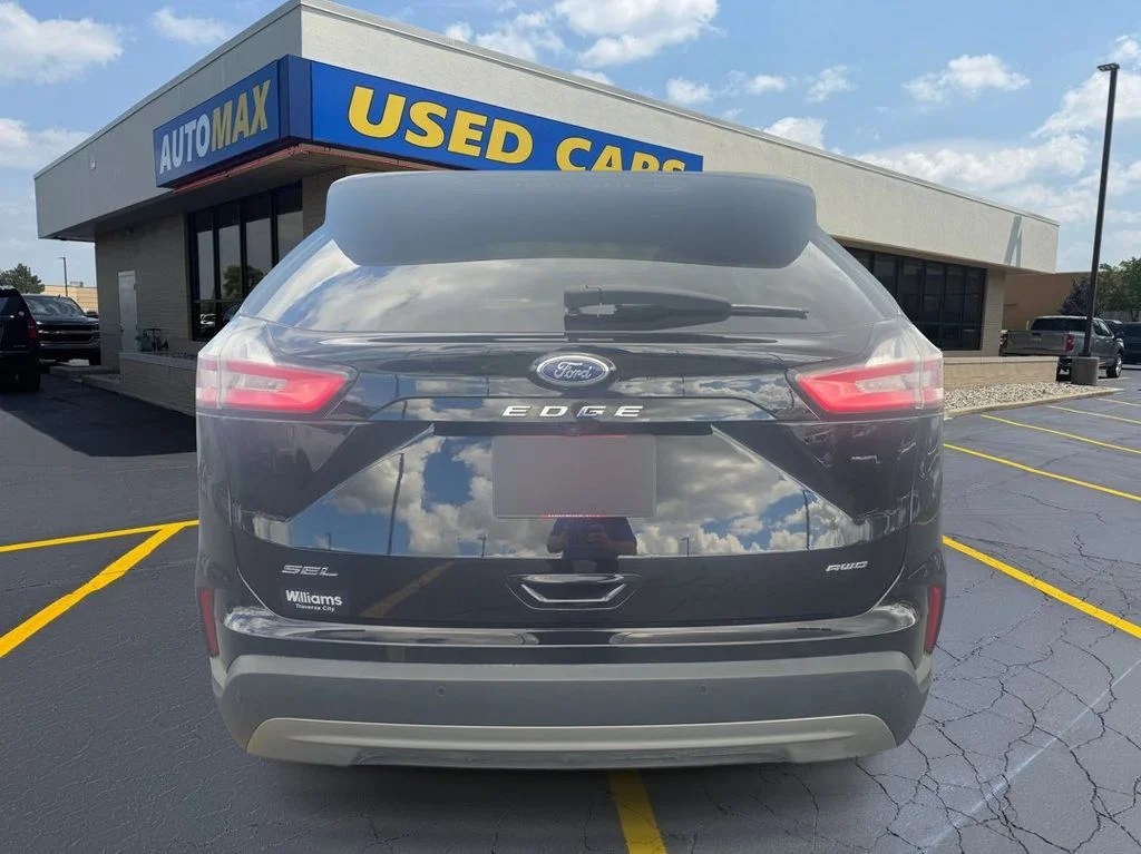 Used 2023 Black Metallic Ford SEL image 6