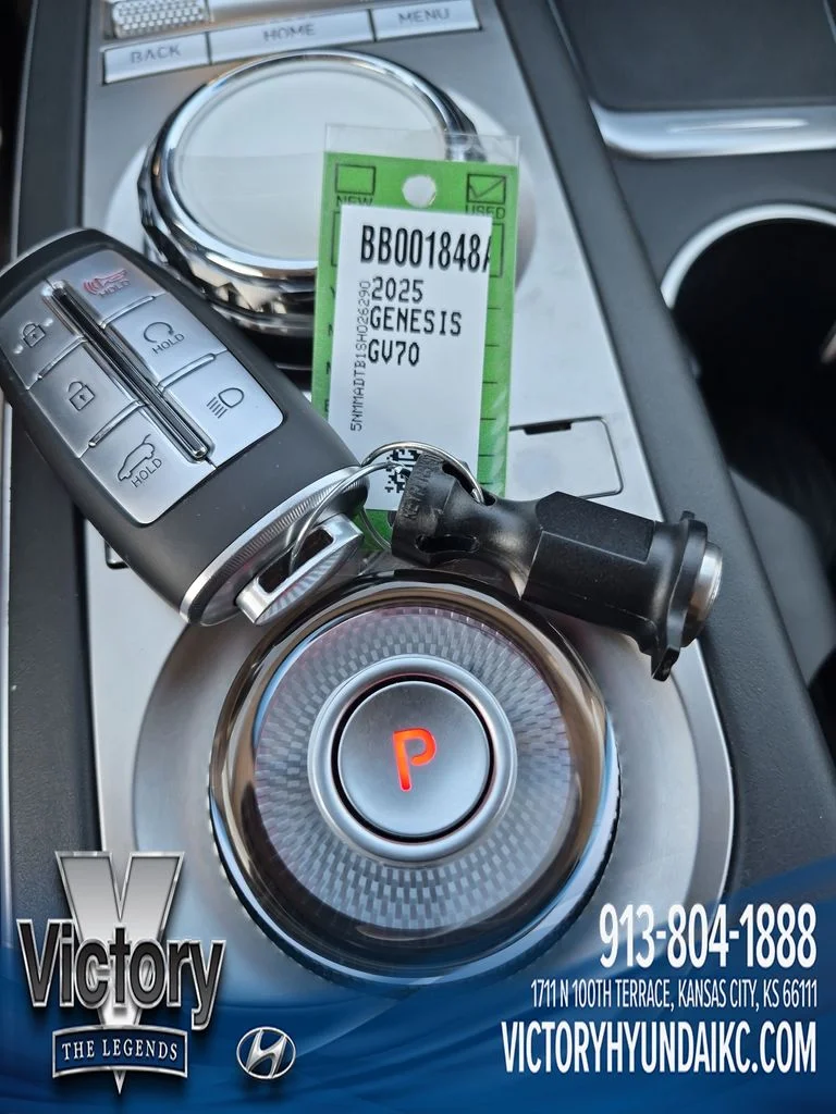 Used 2025 White Genesis 2.5T image 15