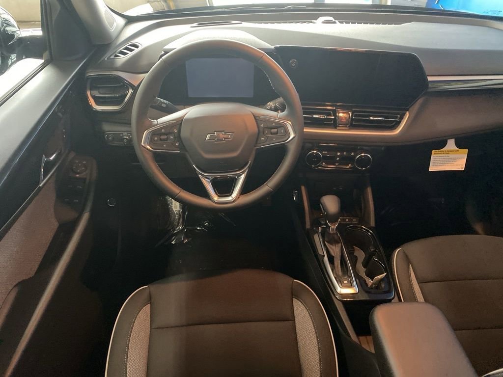 New 2026 Mosaic Black Metallic Chevrolet LT image 5
