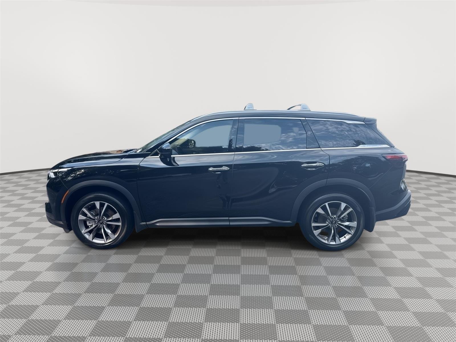 Used 2025 Mineral Black INFINITI LUXE image 9