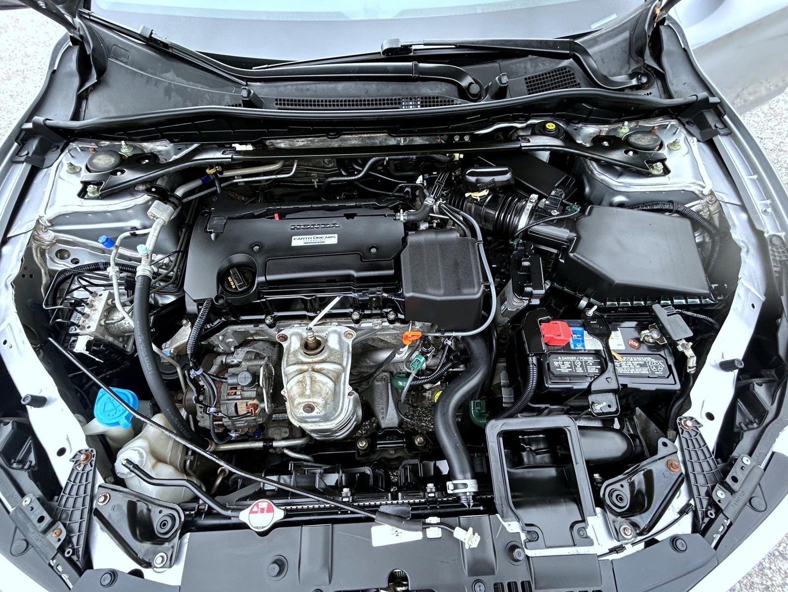 Used 2016 Silver Honda EX-L image 24