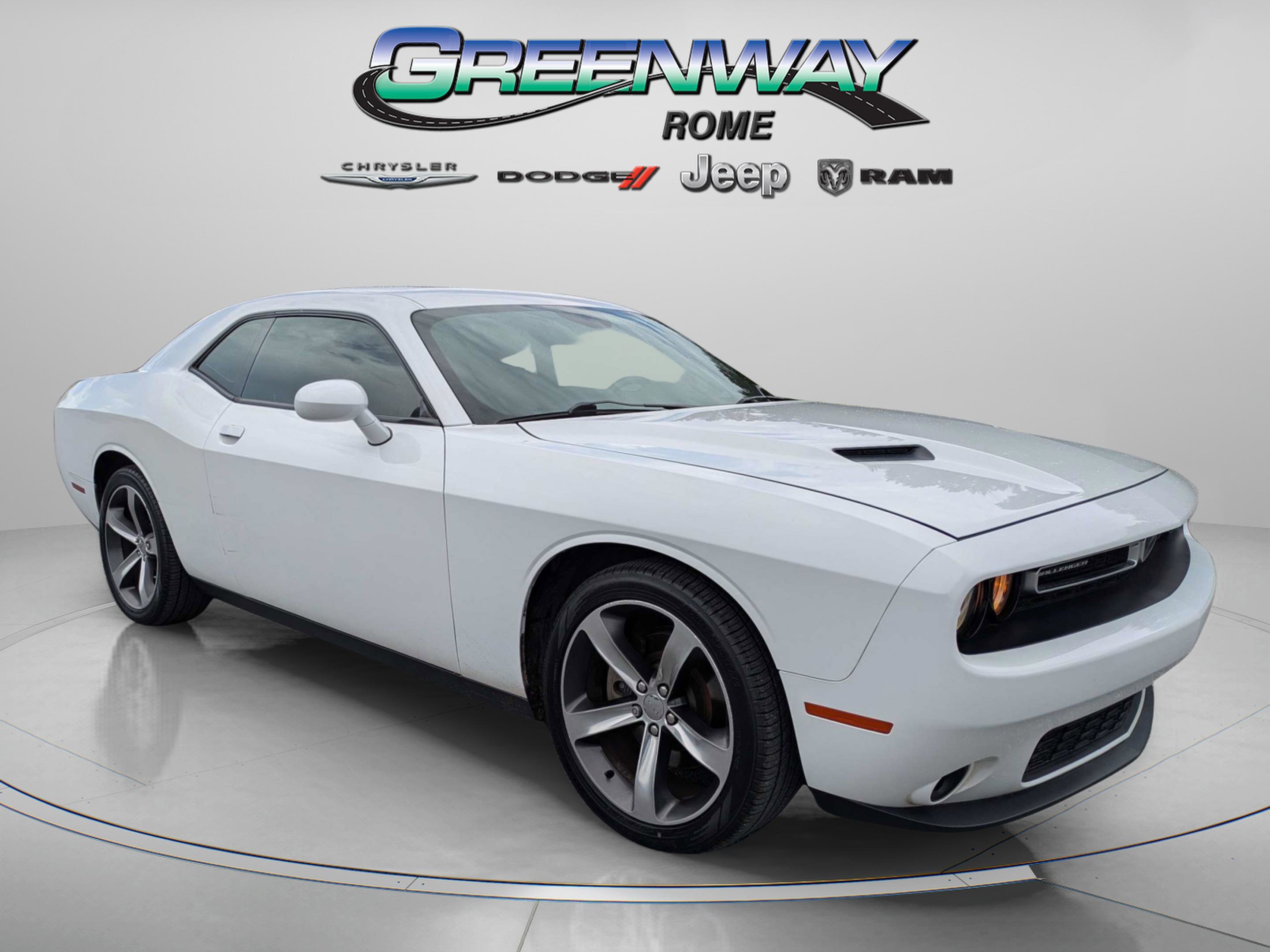 2015 Dodge Challenger SXT's photo
